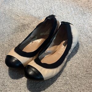 Banana Republic Black and Cream leather Flats